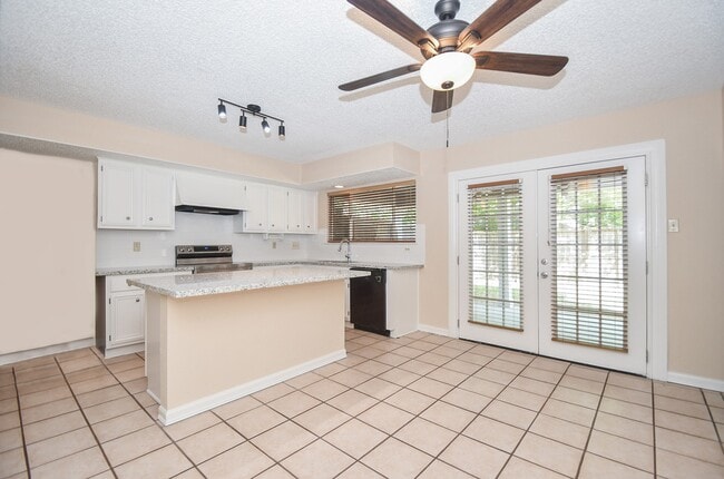 Building Photo - 1643 Beaconshire Rd