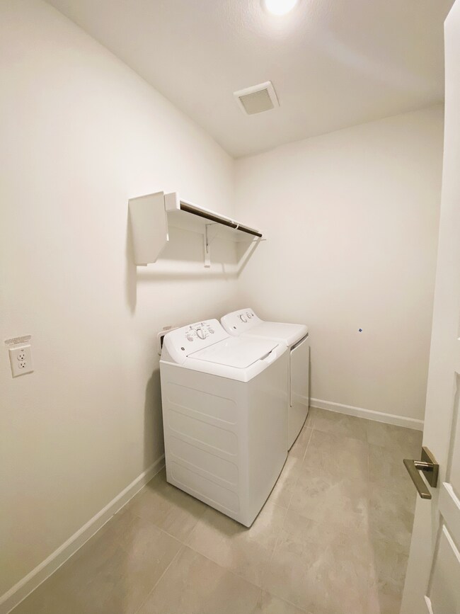 Laundry Room - 621 Hummingbird Dr