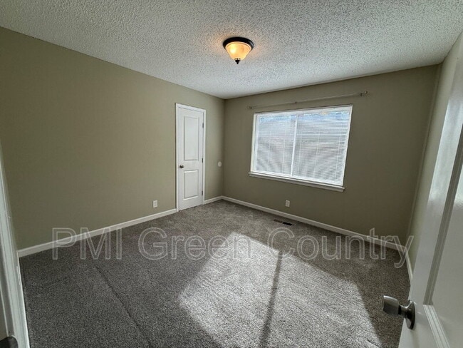 Building Photo - 2019 S Gum Ave