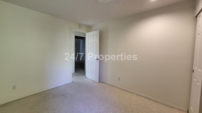 Building Photo - Stunning Home in Tranquil SW Neighborhood