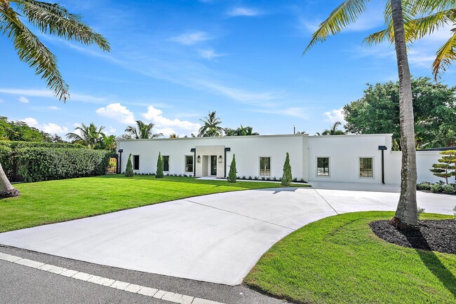 Building Photo - 391 W Riverside Dr