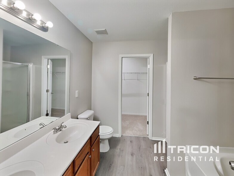 Building Photo - 964 Willow Creek Dr