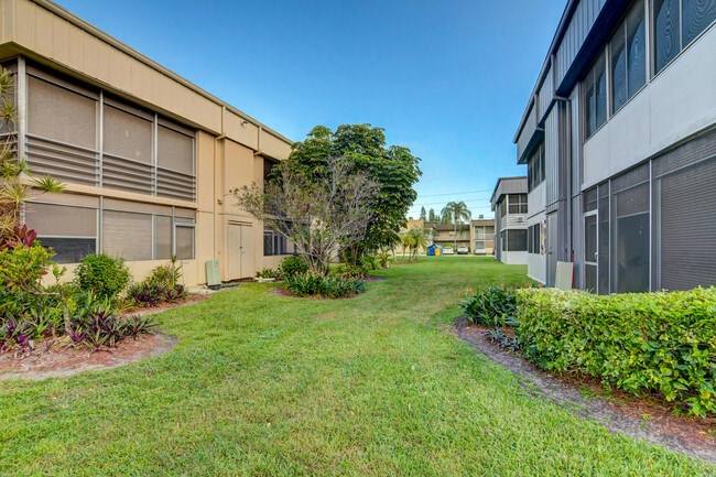 Building Photo - 42 Burgundy A