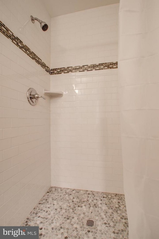 Building Photo - 6 Normandy Square Ct