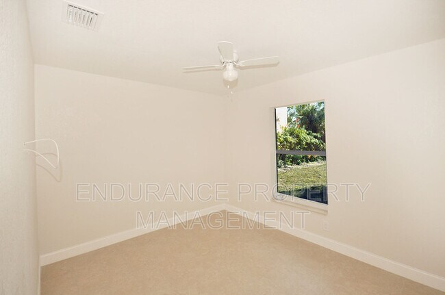 Building Photo - 1025 W 31st St