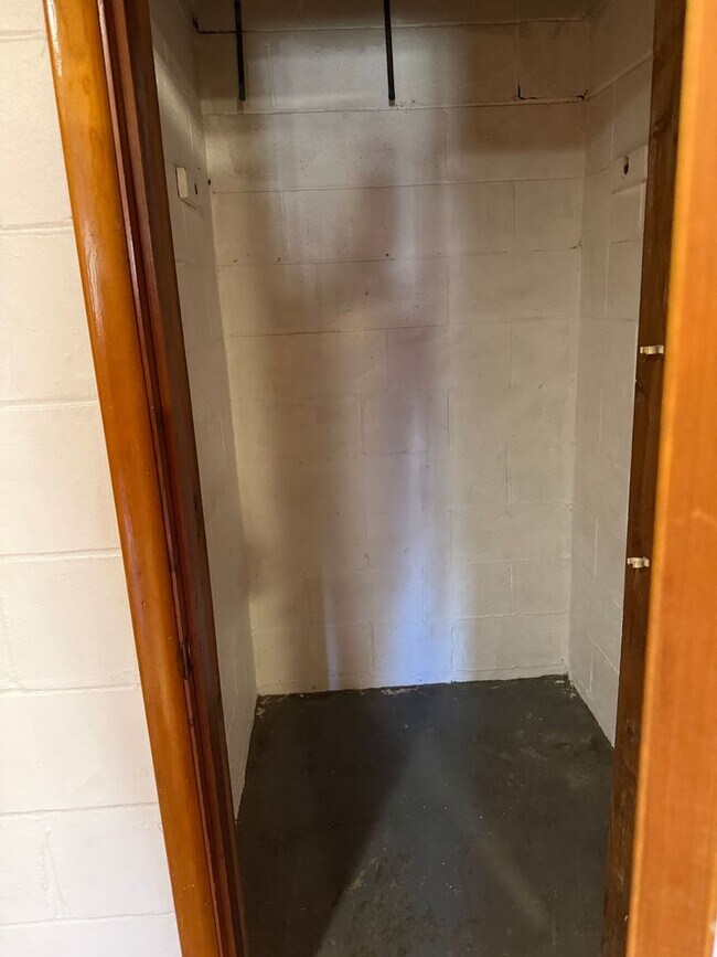 Building Photo - 4 bd 2 ba including a basement apartment in a great East Nashville location