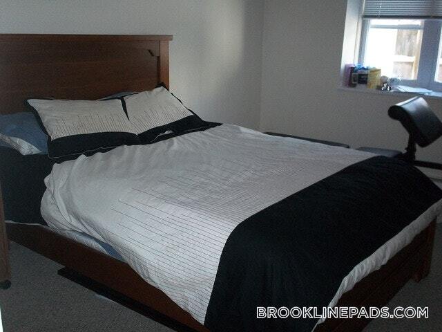 Building Photo - 110 Babcock St