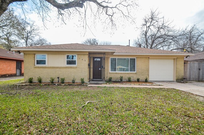 Building Photo - 142 Victoria Dr