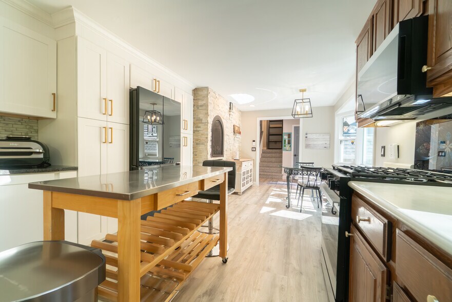 Kitchen - 2778 Albany Ave