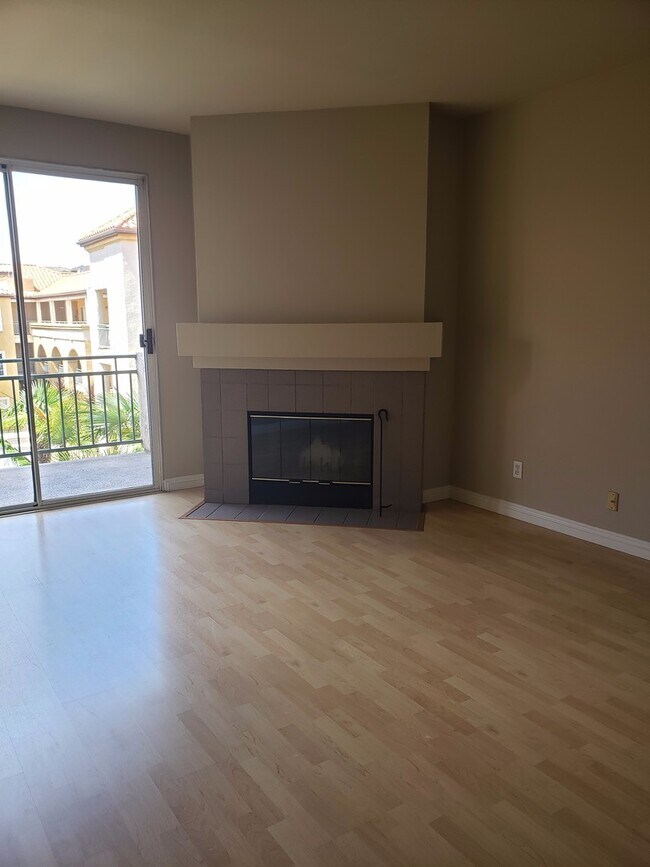 Building Photo - Large 2BD/2BA in Mission Valley - Dual Master Suites! - Open Feel - Quiet, Gated, Central Location!