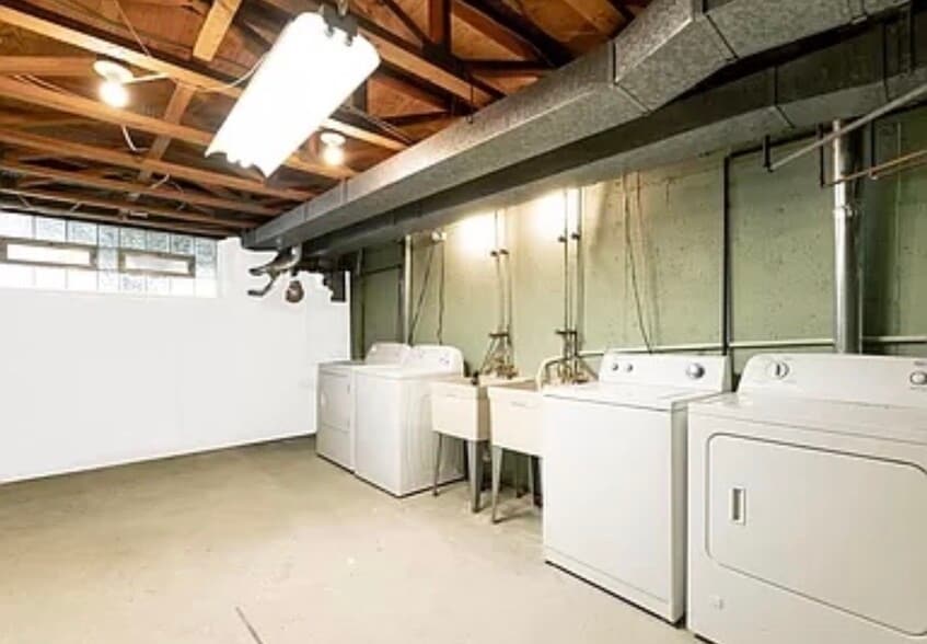 Building Photo - 3963 Rowena Dr