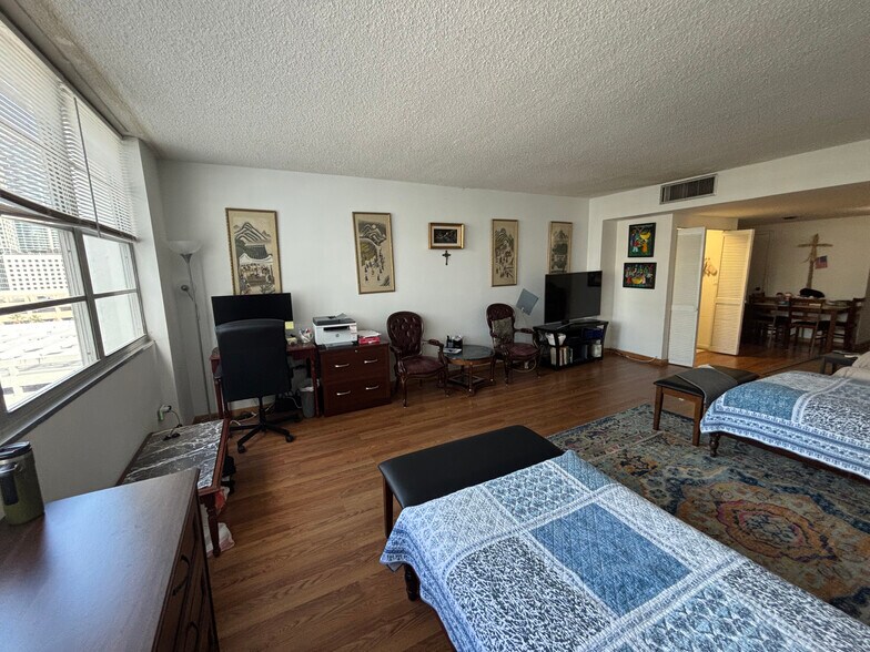 Building Photo - 801 Brickell Bay Dr