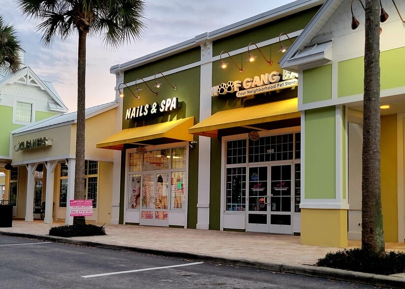 Shops/restaurants 1 block away - 221 Victoria Commons Blvd