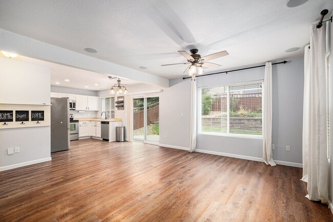Building Photo - 4 Bedroom 2.5 Baths in the Meadows Castle ...