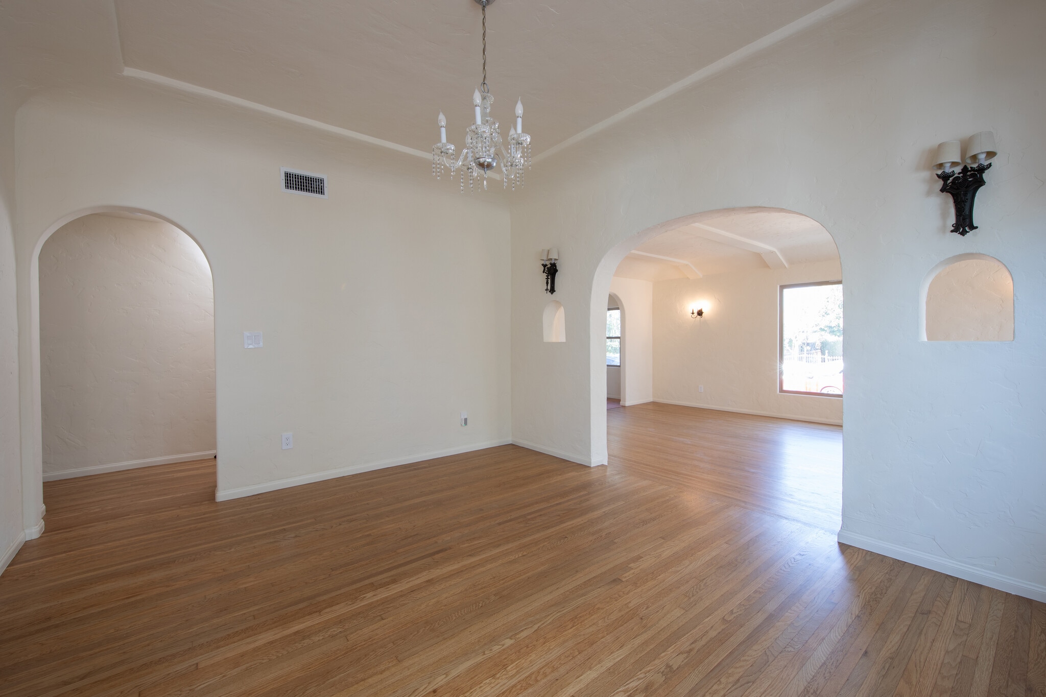 Building Photo - 1260 S Ridgeley Dr