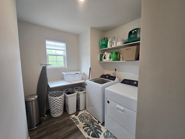 Building Photo - Best Lot in the Neighborhood – Beautiful Liberty Home on a Cul-de-Sac!