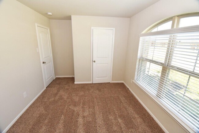 Building Photo - 3015 Dripping Springs Ct