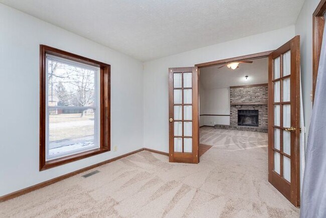 Building Photo - 3 Bedroom 2 Full Bath Ranch in Peaceful Geist Valley Estates
