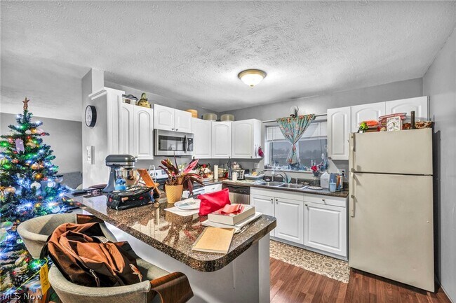 Building Photo - 5200 Royalton Rd