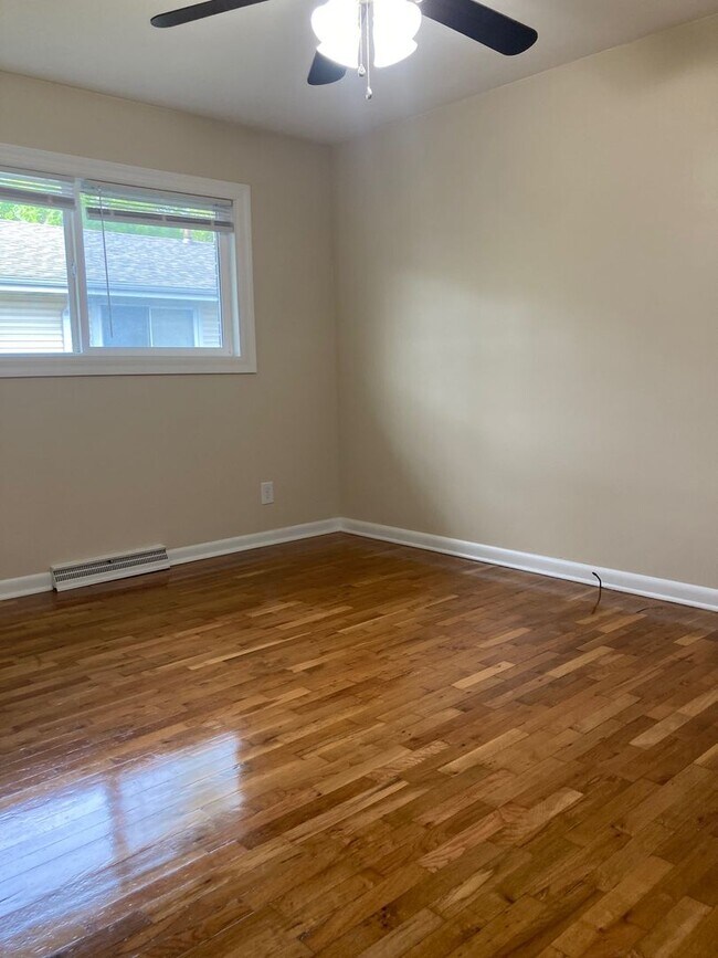 Building Photo - 2718-2720 S. Stewart