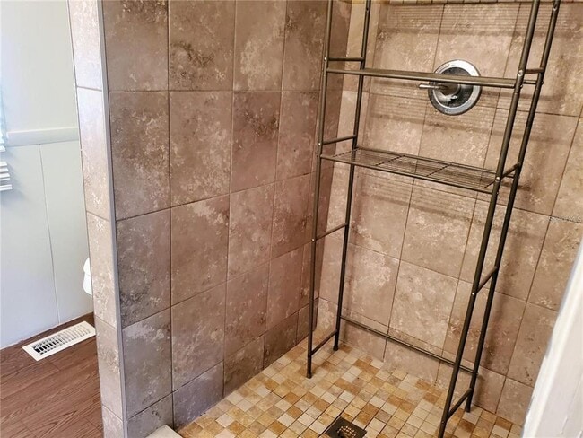 Building Photo - 3532 Lazy Lake Dr N