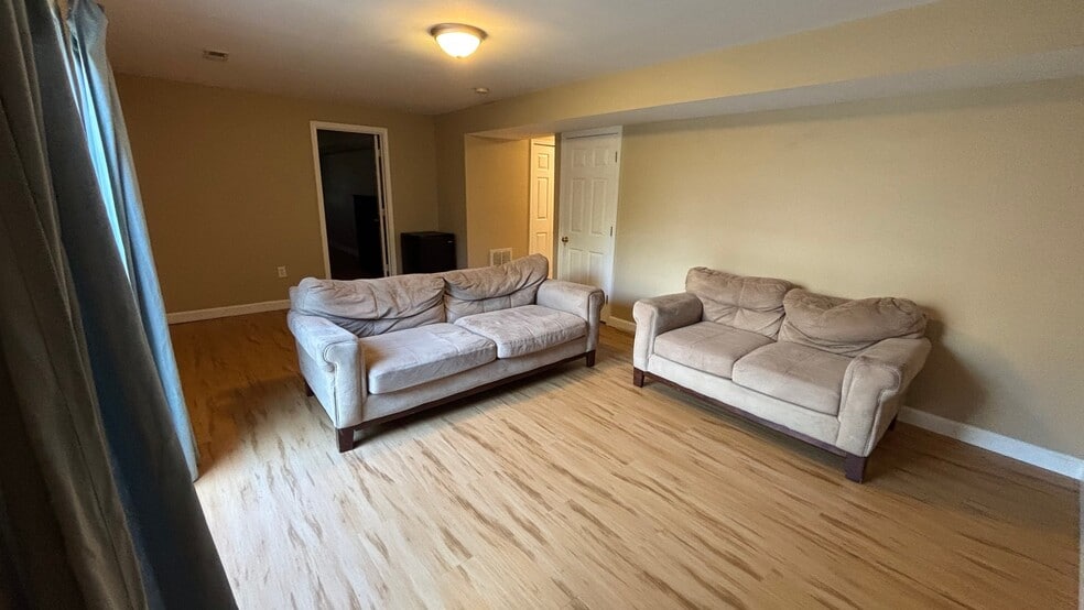 Building Photo - 5 Aylor Ct