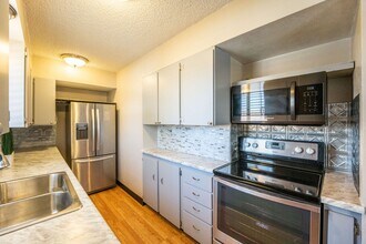 Building Photo - 954 S Miller St