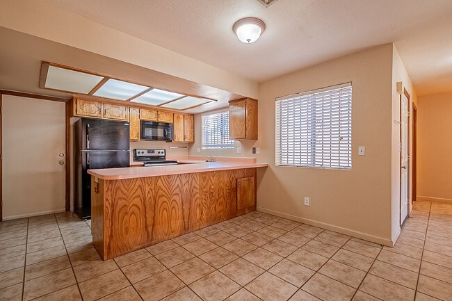 Building Photo - Condo for Rent