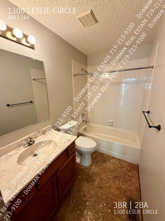 Building Photo - 1300 Leslie Cir