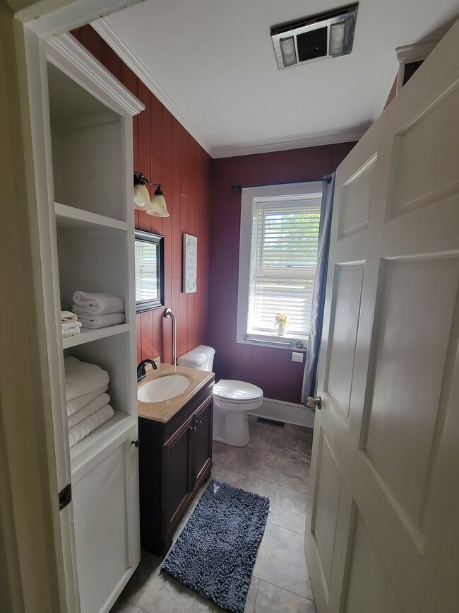 Building Photo - 33 Pigeon St