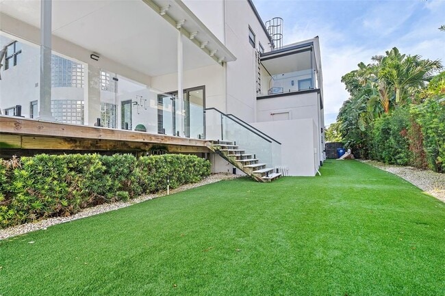 Building Photo - 585 Dolphin Ave SE