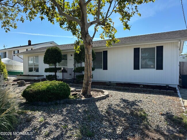 Building Photo - 1821 Capstan Dr