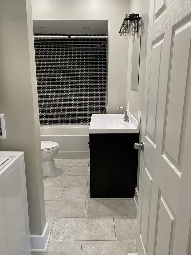 Building Photo - 329 N School Ave