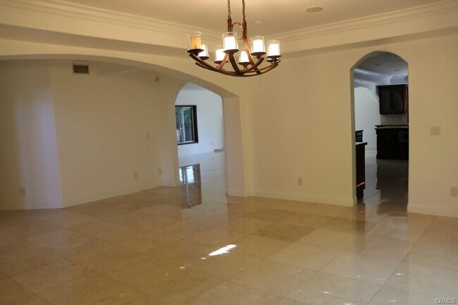 Building Photo - 4818 Lemona Ave