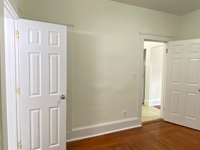 Building Photo - Nice, large 1 bed in a prime location in Allston.