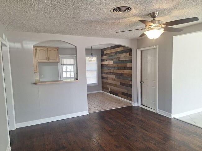 Building Photo - 1225 Harrison Ln