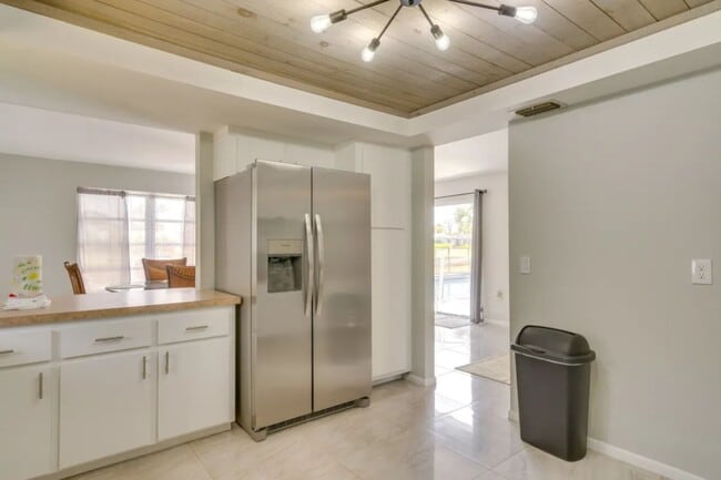 Kitchen - 237 Caddy Rd