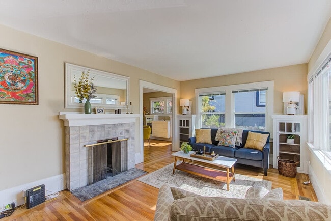 Primary Photo - 2243 Woolsey St