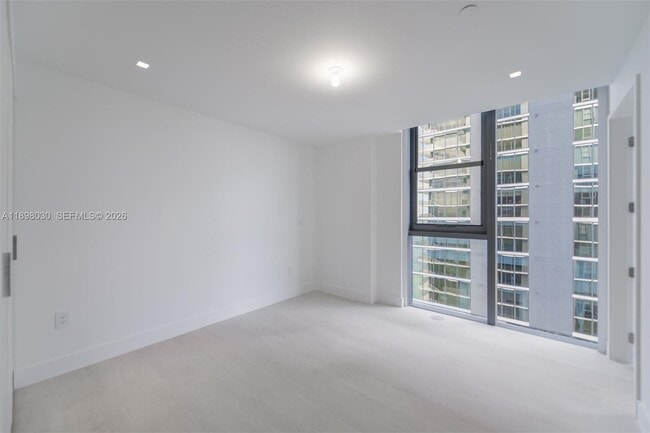 Building Photo - 700 NE 24th St