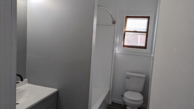 Building Photo - 2262 S Hamilton St