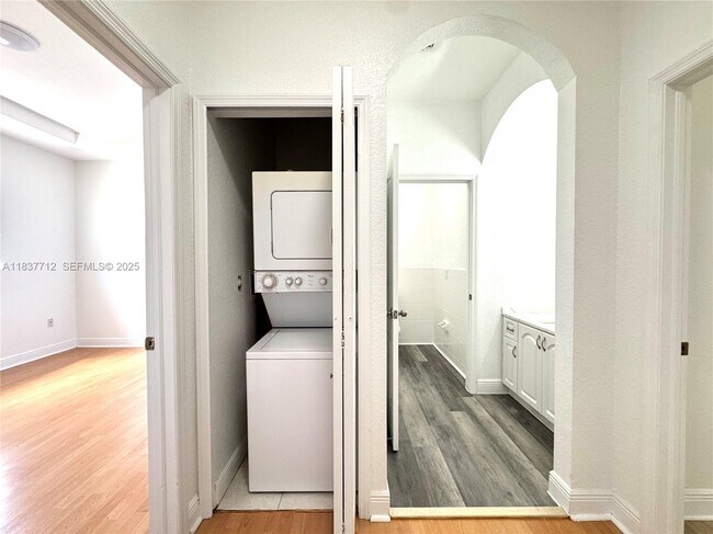 Building Photo - 11667 NE 18th Dr