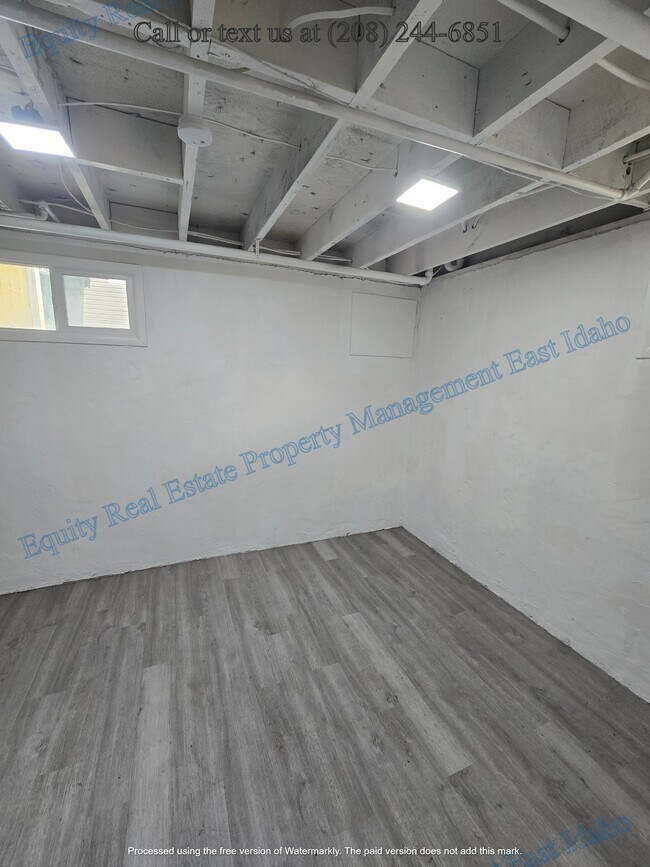 Building Photo - 555 N 13th Ave