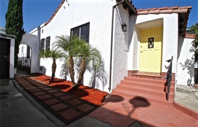 Building Photo - 1911 Cedar Ave