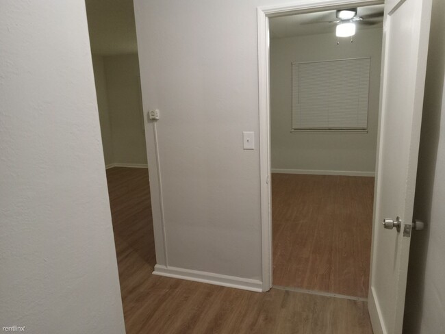 Building Photo - 2 br, 1 bath Triplex - 2352 Mission Inn Av...