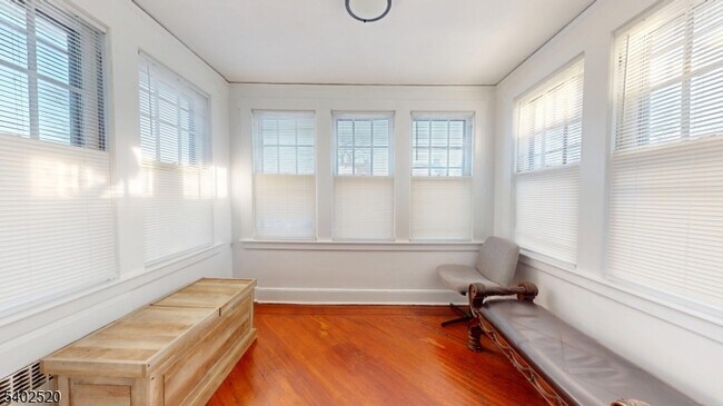 Building Photo - 225 Ward Pl