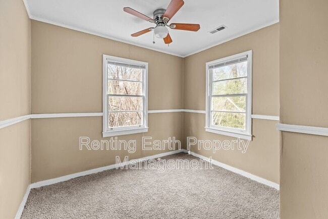 Building Photo - 942 Hillcrest Ave