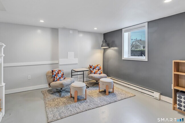 Building Photo - 855 Riverside Dr