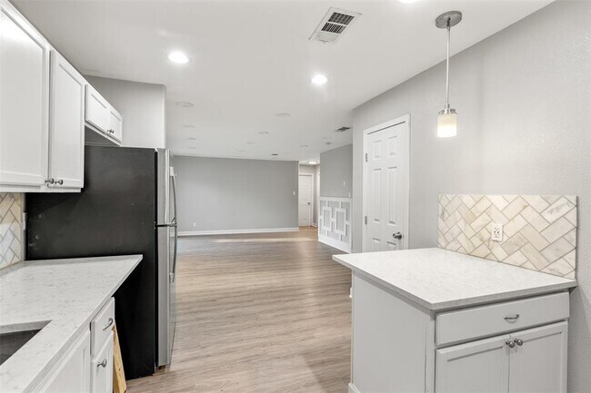 Building Photo - 2308 Devonshire Dr