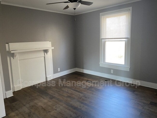 Building Photo - 1204 Valley Dr SW