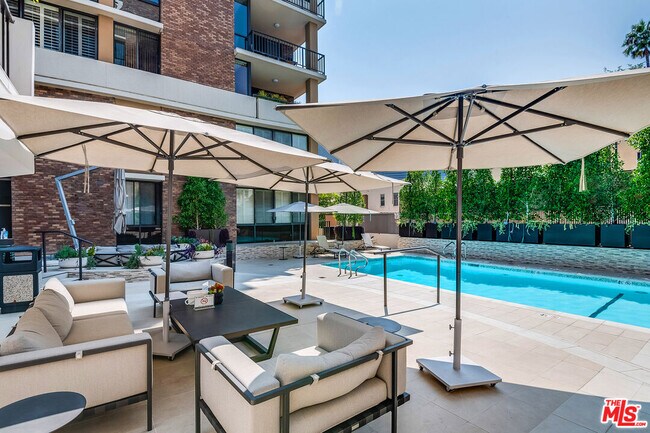 Building Photo - 211 S Spalding Dr